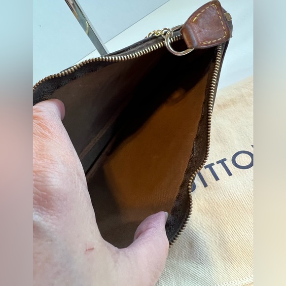 Louis Vuitton Pochette Monogram Canvas - Picture 8 of 16